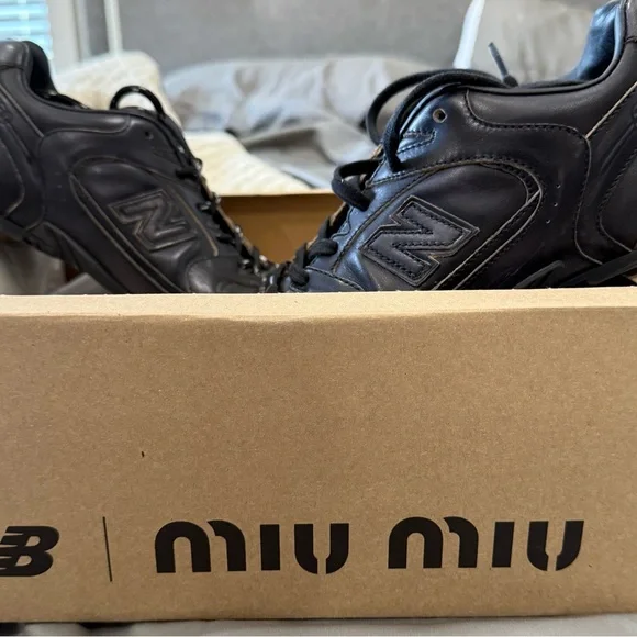 MIU MIU AND NEW BALANCE BLACK VINTAGE DISTRESSED SNEAKERS SIZE 39 - Picture 3 of 10